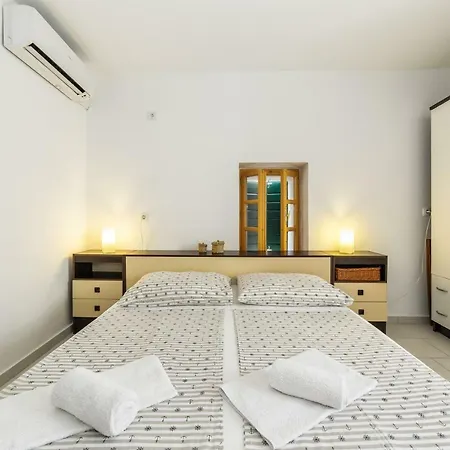 Holiday home Ljubica Vodice